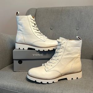 Vionic Women's Ankle Boots in Cream, size 7, like new.